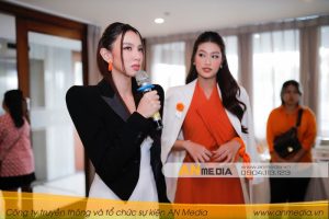 Tổ chức họp báo