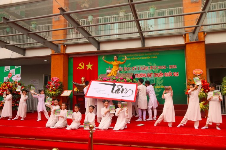 Lễ đón bằng đạt chuẩn quốc gia – Trường tiểu học Nguyễn Tuân