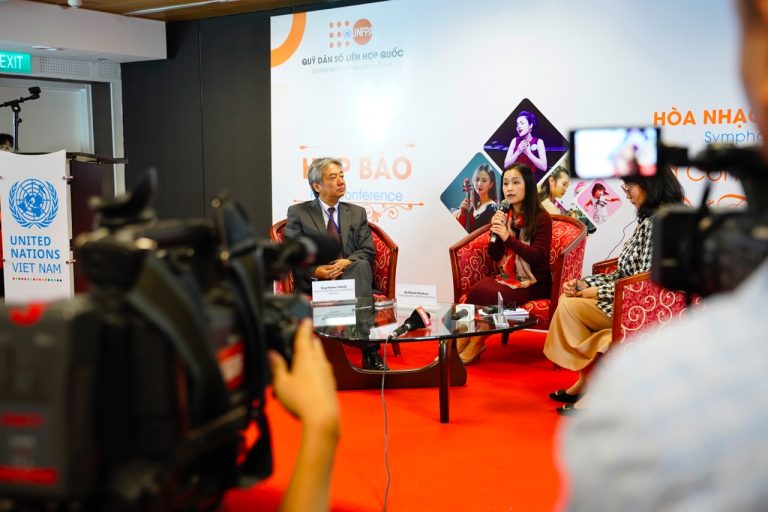 Lễ họp báo: Là con gái để tỏa sáng