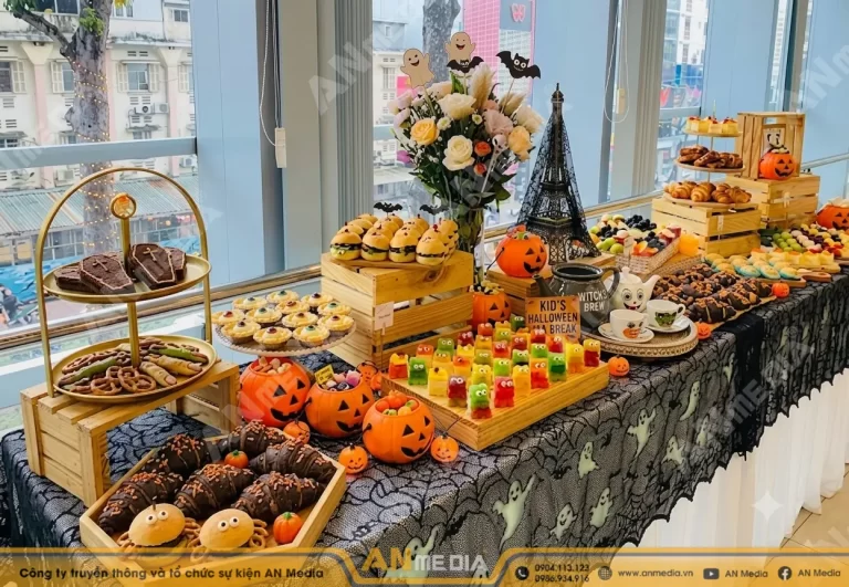 Tổ chức tea break Halloween